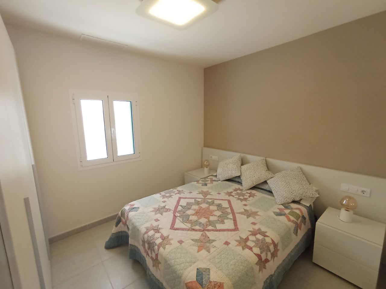 SAISON: Ebenerdiges Chalet mit Fussbodenheizung an der Küste von Sa Rapita --- CH 19 T