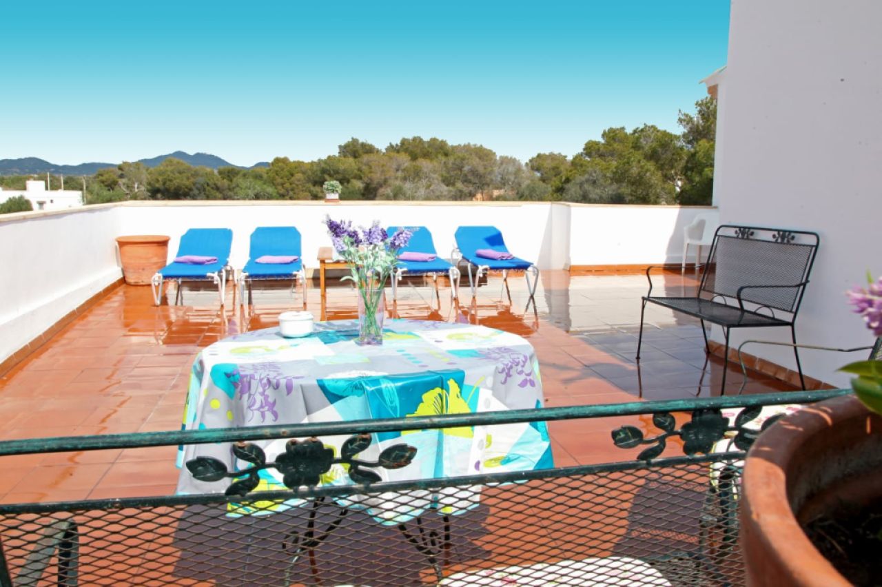 SAISON: Ebenerdiges Chalet mit Garten und Kamin am S Amarrador -- Santanyi -- CH 139 T