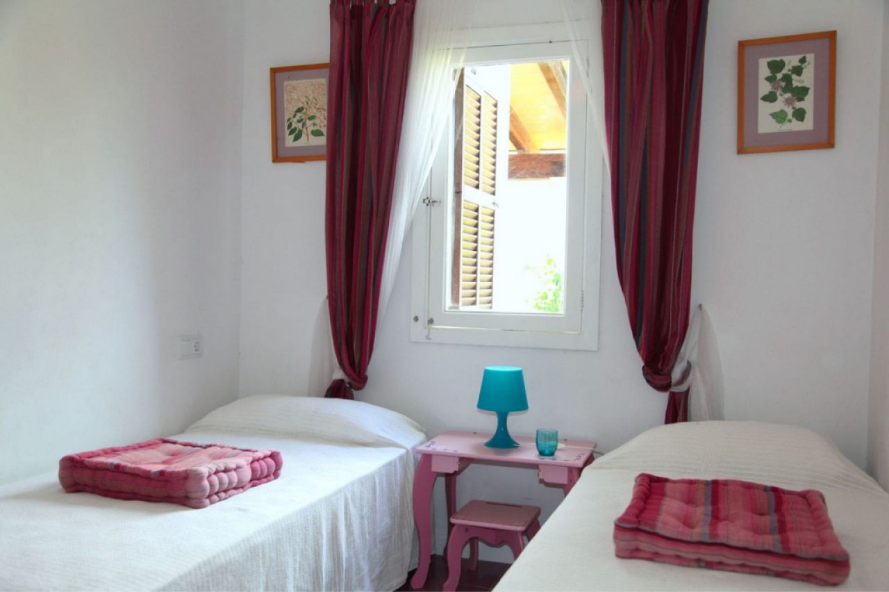 SAISON: Ebenerdiges Chalet mit Garten und Kamin am S Amarrador -- Santanyi -- CH 139 T