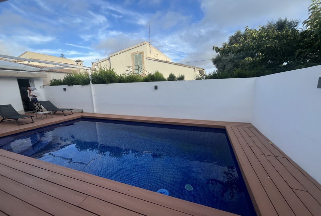 SAISON: Exklusives 2 Etagenchalet mit Pool in ruhiger Lage von Sa Rapita -- CH 77 T