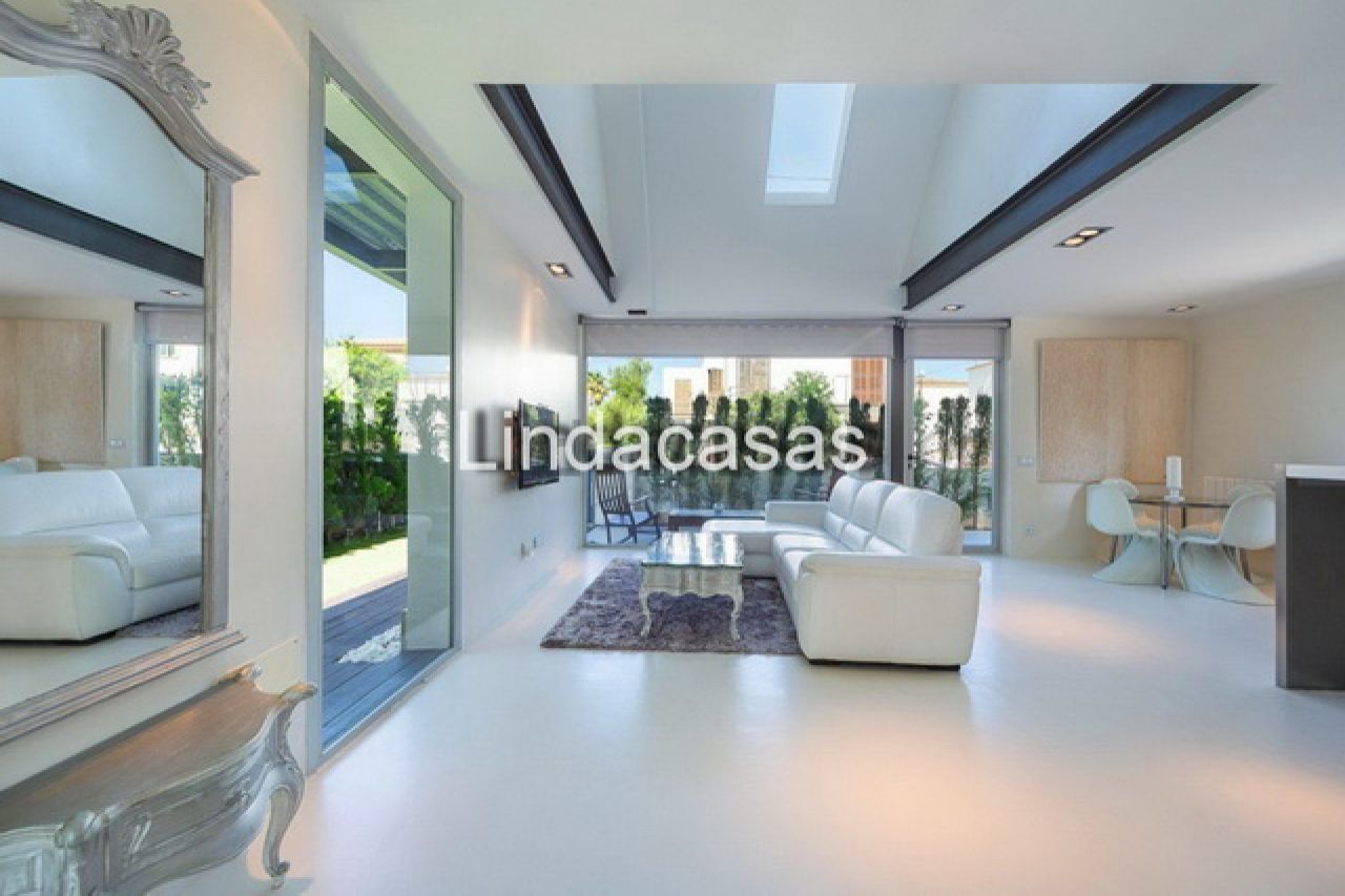 SAISON: Exklusives 2 Etagenchalet mit Pool in ruhiger Lage von Sa Rapita -- CH 77 T