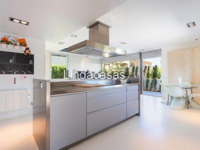 SAISON: Exklusives 2 Etagenchalet mit Pool in ruhiger Lage von Sa Rapita -- CH 77 T