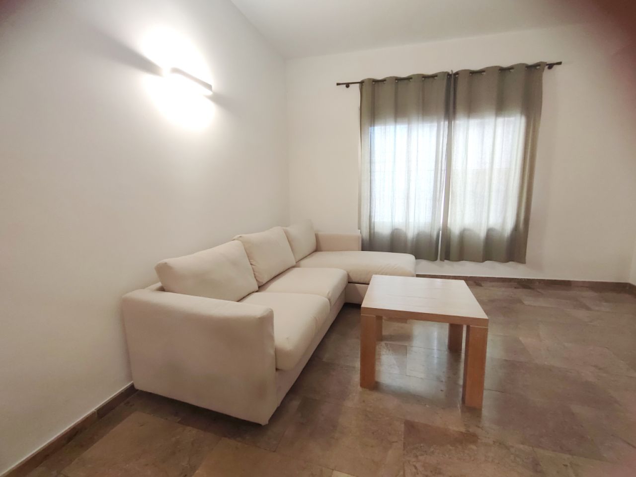 TEMPORADA: Moderno apartamento en planta baja de 2 niveles sin terraza en el centro de Felanitx -- AP 26 T