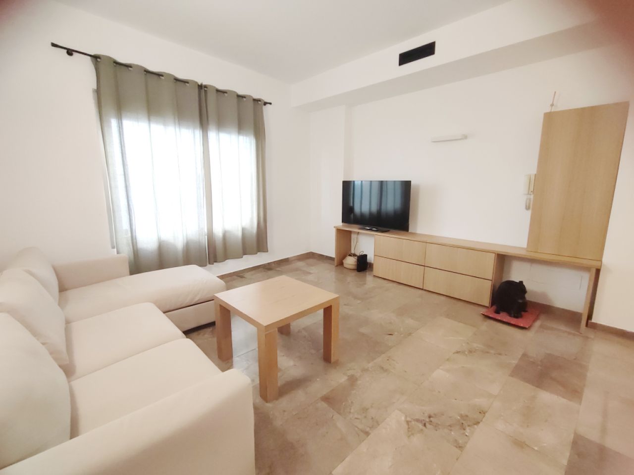 TEMPORADA: Moderno apartamento en planta baja de 2 niveles sin terraza en el centro de Felanitx -- AP 26 T