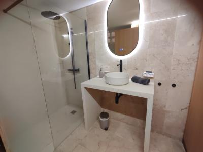 TEMPORADA: Moderno apartamento en planta baja de 2 niveles sin terraza en el centro de Felanitx -- AP 26 T