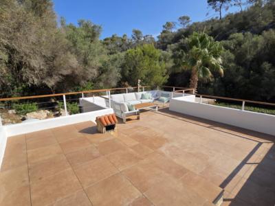 Saison: Modernes Parterrechalet in waldiger Lage nahe der Bucht Cala LLombards --CH 12 T