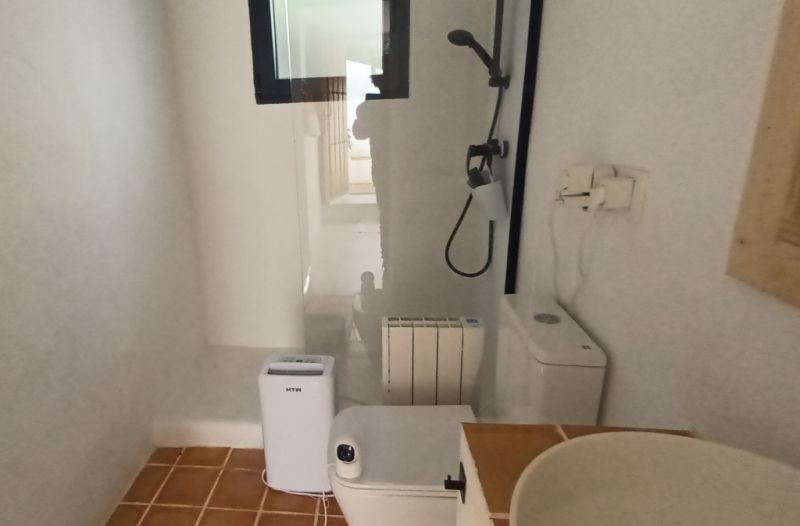 Saison: Modernes Parterrechalet in waldiger Lage nahe der Bucht Cala LLombards --CH 12 T