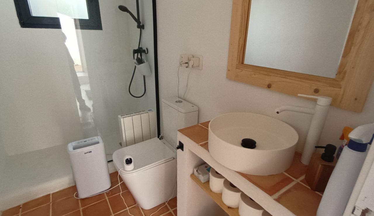 Saison: Modernes Parterrechalet in waldiger Lage nahe der Bucht Cala LLombards --CH 12 T