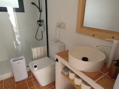 Saison: Modernes Parterrechalet in waldiger Lage nahe der Bucht Cala LLombards --CH 12 T