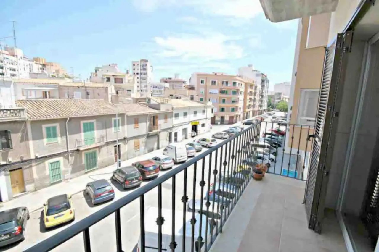 SAISON: Modernes und grosses Apartment im Zentrum von Palma -- AP 11 T CM