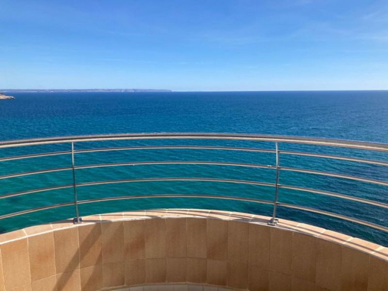 TEMPORADA: Lindo apartamento con piscina comunitaria en 1 línea de los acantilados de Cala Major - P