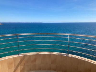 TEMPORADA: Lindo apartamento con piscina comunitaria en 1 línea de los acantilados de Cala Major - P