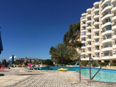TEMPORADA: Lindo apartamento con piscina comunitaria en 1 línea de los acantilados de Cala Major - P