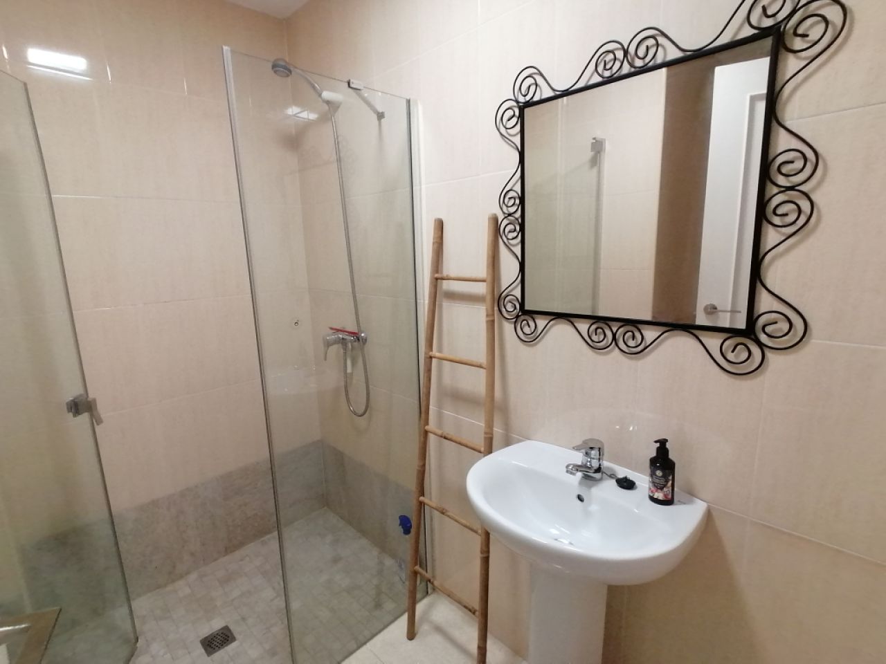 Saison: Parterreapartment mit 2 Terrassen und AC in Colonia St Jordi --- AP 24 T