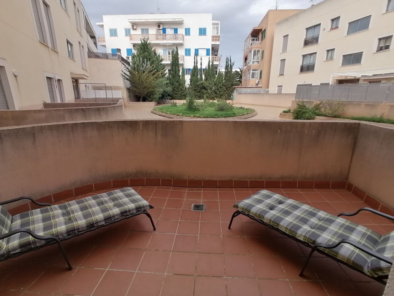Saison: Parterreapartment mit 2 Terrassen und AC in Colonia St Jordi --- AP 24 T