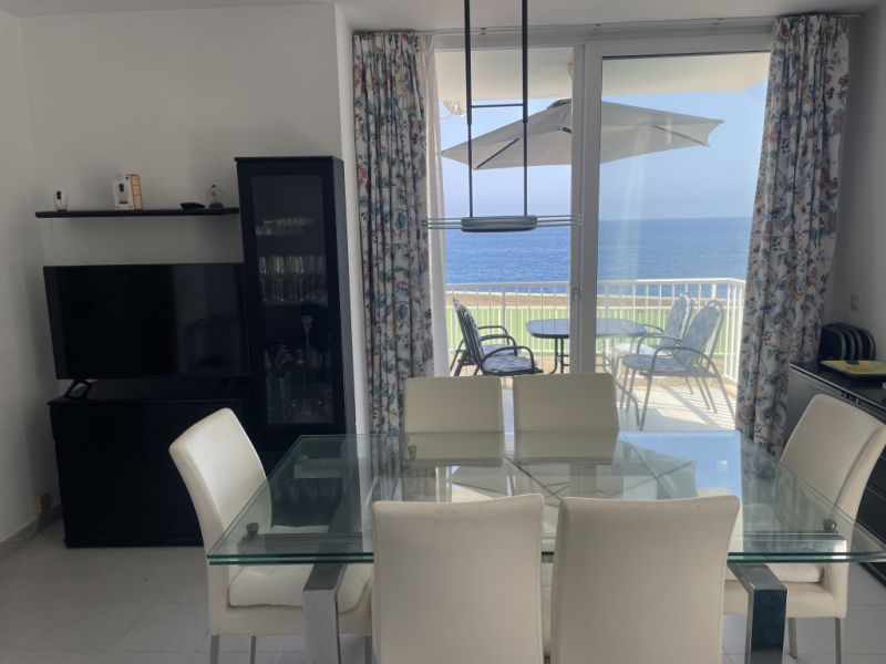 SAISON: Parterreapartment mit Pool und AC, Kamin in 1. Linie der Küste von Porto Colom -- AP 159 T