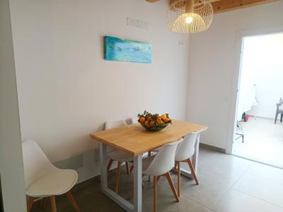 Saison: Schönes Reihenhaus mit viel Komfort und Terrassen in S Illot -- RH 13 T