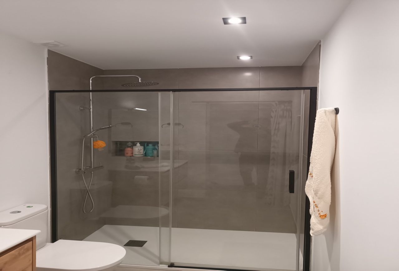 Saison: Schönes Reihenhaus mit viel Komfort und Terrassen in S Illot -- RH 13 T