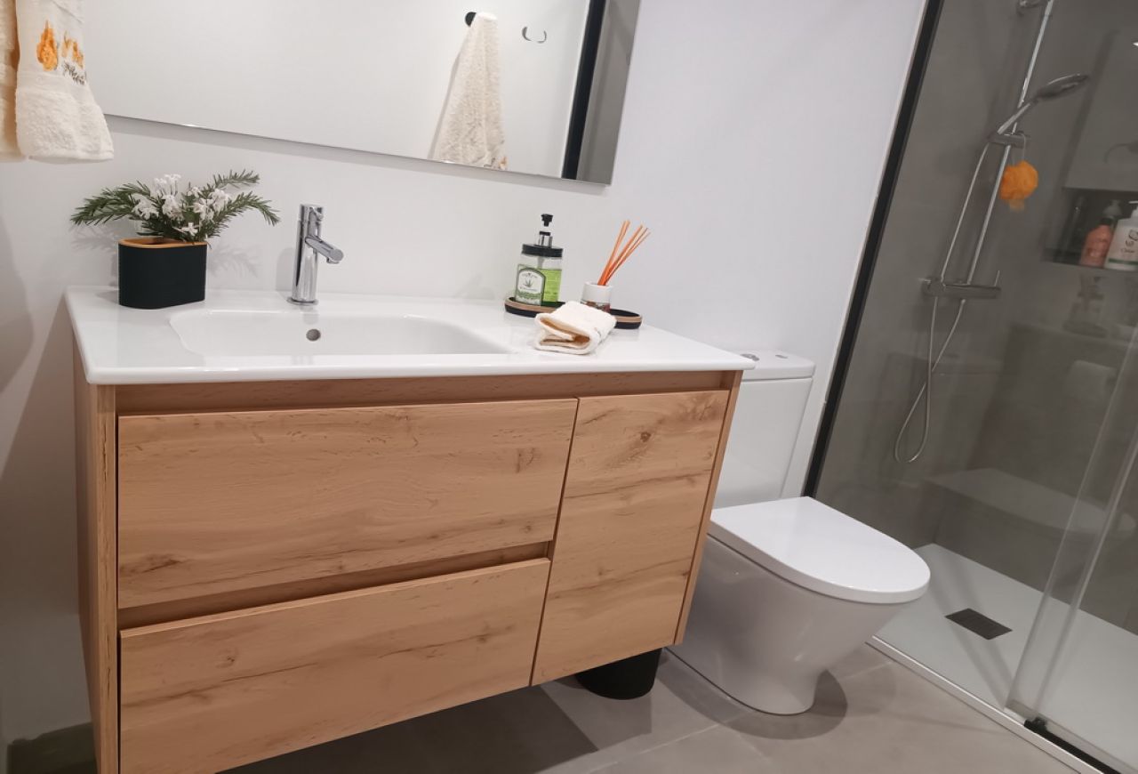 Saison: Schönes Reihenhaus mit viel Komfort und Terrassen in S Illot -- RH 13 T