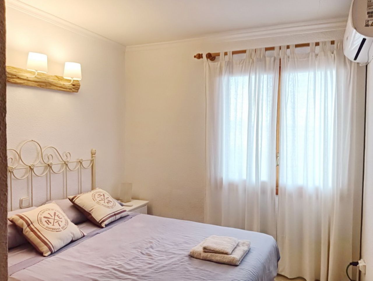 TEMPORADA E INVIERNO AP 25 DE SEPTIEMBRE: Apartamento en planta baja en el puerto de Colonia St Jord