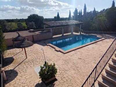 SEASON / WINTER: 4 country apartments with communal pool and AC in a settlement near Campos -- AP 23 T