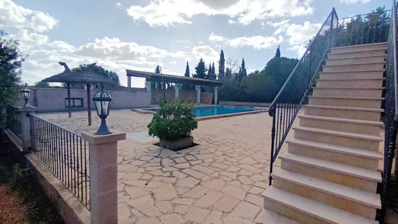 SEASON / WINTER: 4 country apartments with communal pool and AC in a settlement near Campos -- AP 23 T