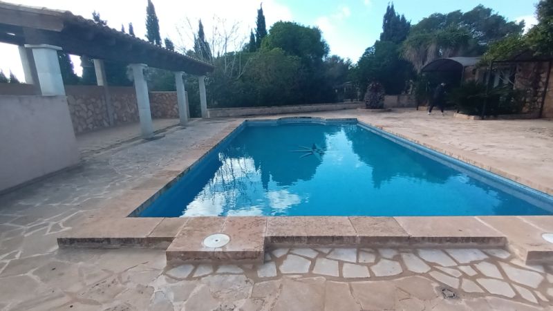 SEASON / WINTER: 4 country apartments with communal pool and AC in a settlement near Campos -- AP 23 T