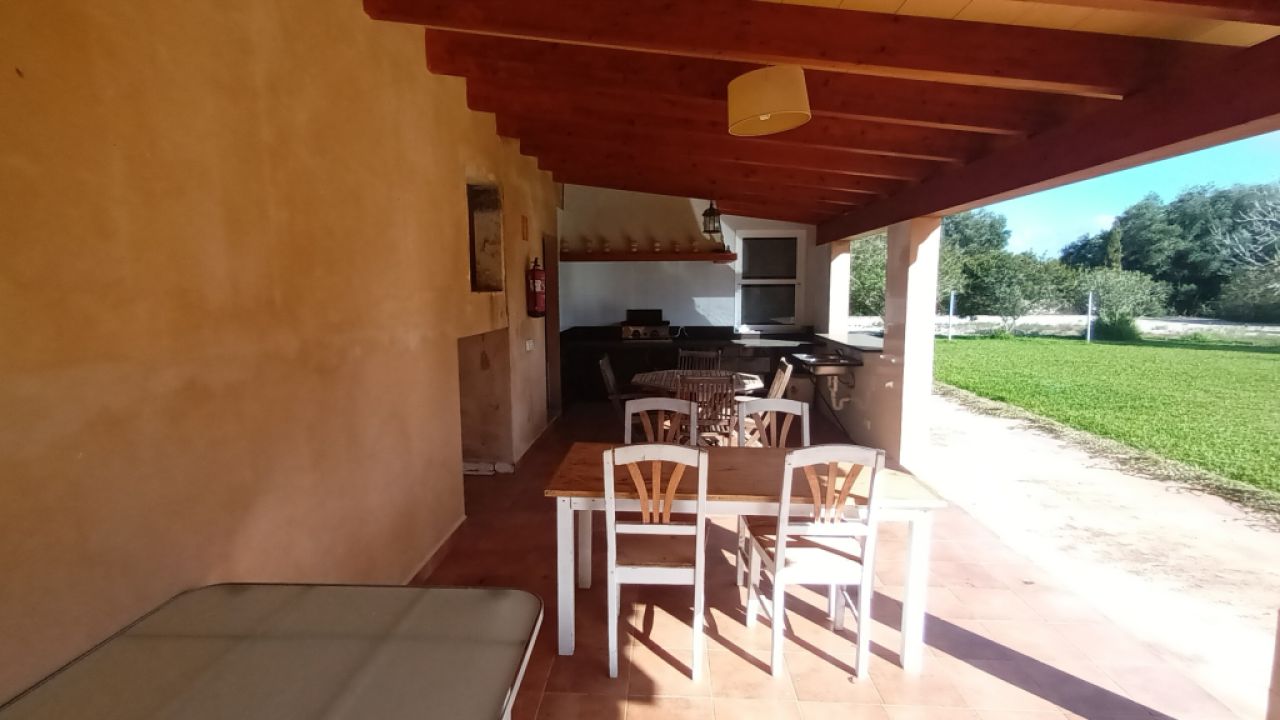 SEASON / WINTER: 4 country apartments with communal pool and AC in a settlement near Campos -- AP 23 T
