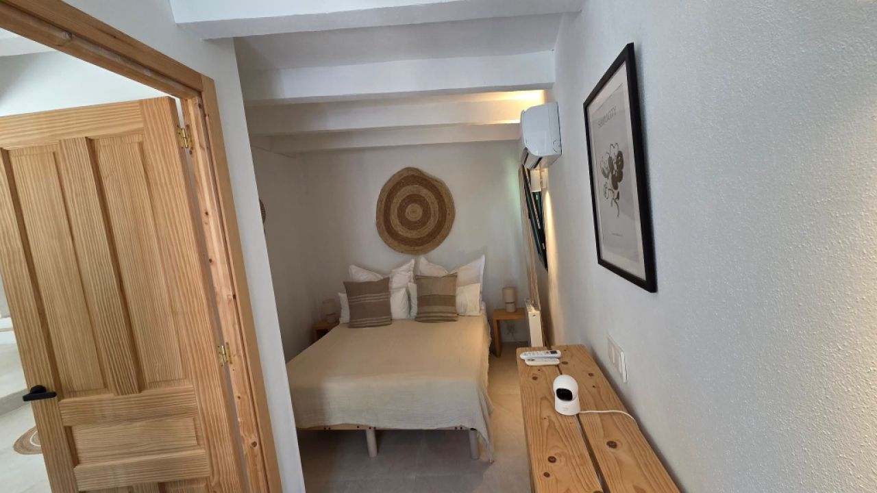 Saison/Winter: Ebenerdiges Chalet mit Garten, Kamin, AC in waldiger Lage von Cala LLombards-CH 12 WT