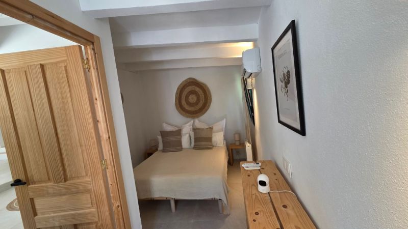 Saison/Winter: Ebenerdiges Chalet mit Garten, Kamin, AC in waldiger Lage von Cala LLombards-CH 12 WT