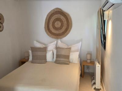 Saison/Winter: Ebenerdiges Chalet mit Garten, Kamin, AC in waldiger Lage von Cala LLombards-CH 12 WT