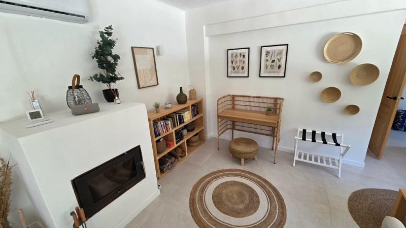 Saison/Winter: Ebenerdiges Chalet mit Garten, Kamin, AC in waldiger Lage von Cala LLombards-CH 12 WT