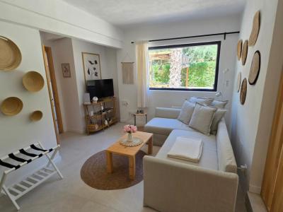 Saison/Winter: Ebenerdiges Chalet mit Garten, Kamin, AC in waldiger Lage von Cala LLombards-CH 12 WT