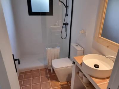 Saison/ Winter: Ebenerdiges, modernes Chalet in waldiger Zone an der  Bucht C LLombards-CH12