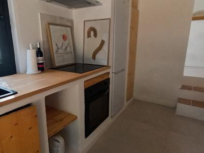 Saison/ Winter: Ebenerdiges, modernes Chalet in waldiger Zone an der  Bucht C LLombards-CH12