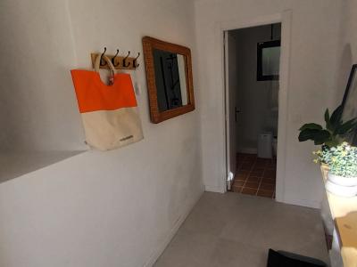 Saison/ Winter: Ebenerdiges, modernes Chalet in waldiger Zone an der  Bucht C LLombards-CH12