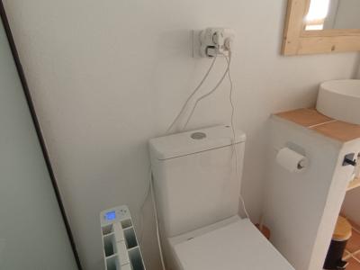 Saison/ Winter: Ebenerdiges, modernes Chalet in waldiger Zone an der  Bucht C LLombards-CH12