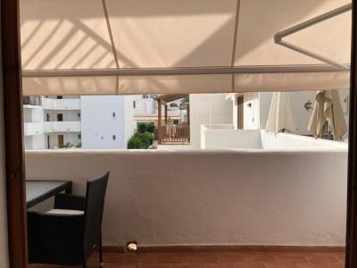 Saison/ Winter: Modernes Studio mit Terrasse und Gemeinschaftspool im Zentrum von Cala Dor AP 17 WT