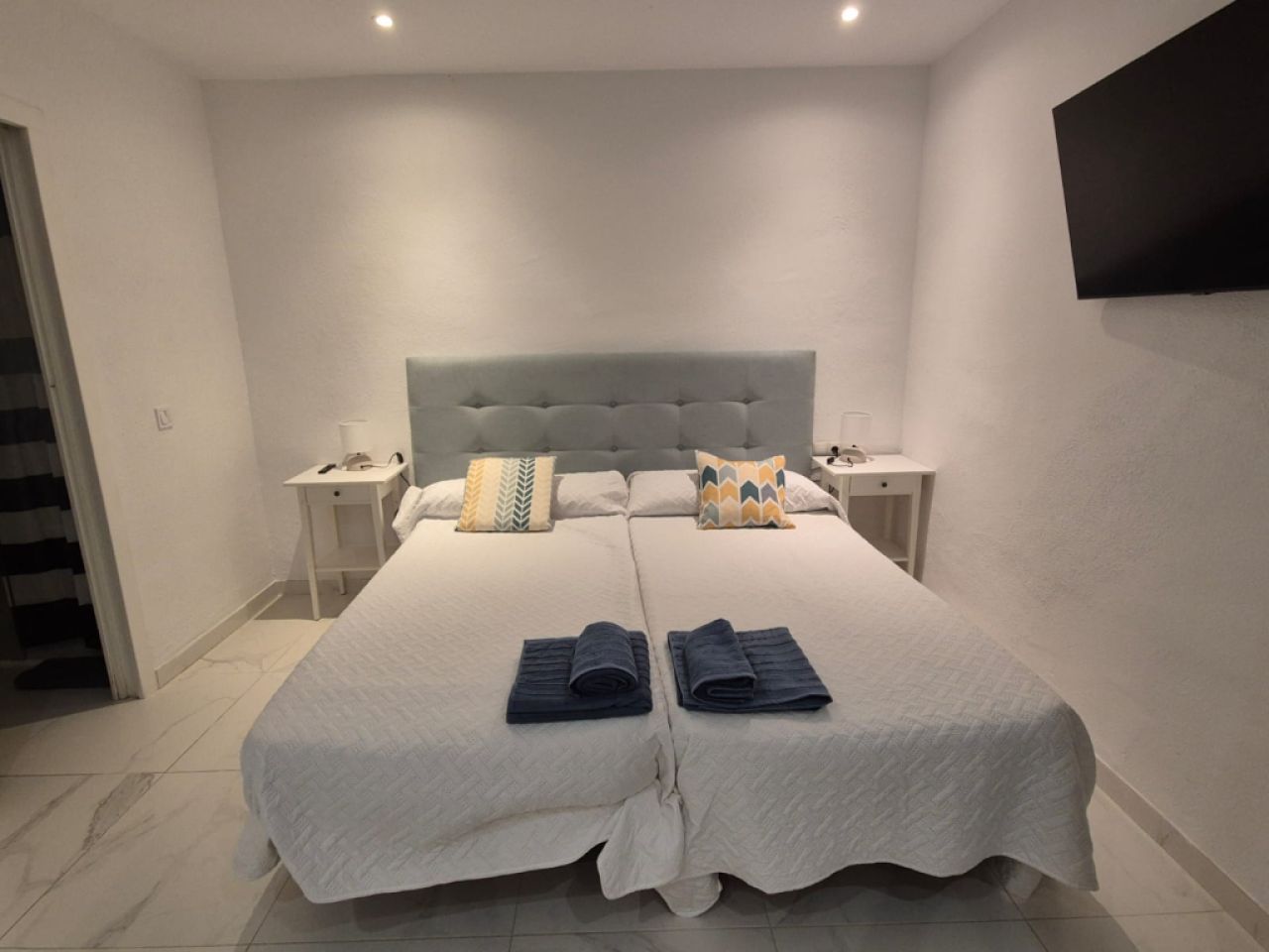 Saison/ Winter: Modernes Studio mit Terrasse und Gemeinschaftspool im Zentrum von Cala Dor AP 17 WT