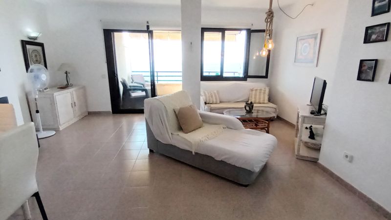 Saison26 / 27: Modernes Apartment in 1. Linie der Küste von St Jordi --- AP 10 T