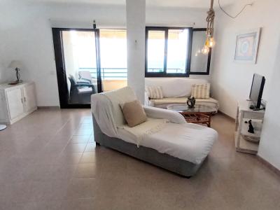 Saison26 / 27: Modernes Apartment in 1. Linie der Küste von St Jordi --- AP 10 T