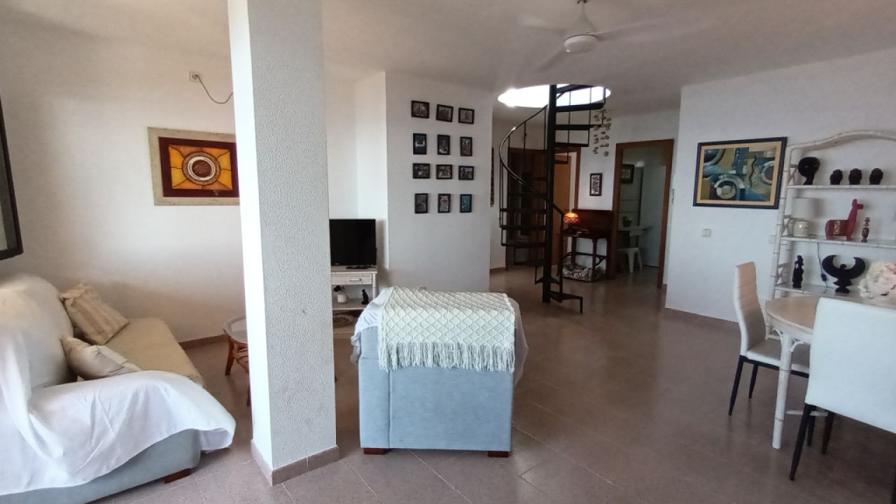 Saison26 / 27: Modernes Apartment in 1. Linie der Küste von St Jordi --- AP 10 T