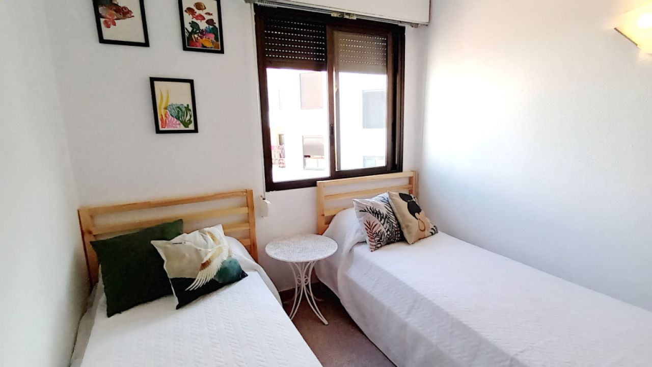 Saison26 / 27: Modernes Apartment in 1. Linie der Küste von St Jordi --- AP 10 T