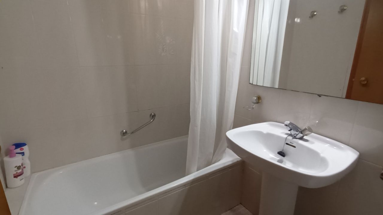 Saison26 / 27: Modernes Apartment in 1. Linie der Küste von St Jordi --- AP 10 T