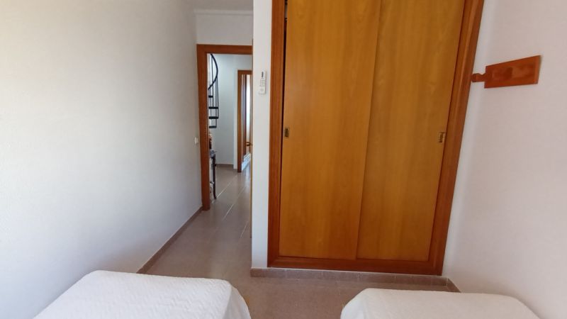 Saison26 / 27: Modernes Apartment in 1. Linie der Küste von St Jordi --- AP 10 T