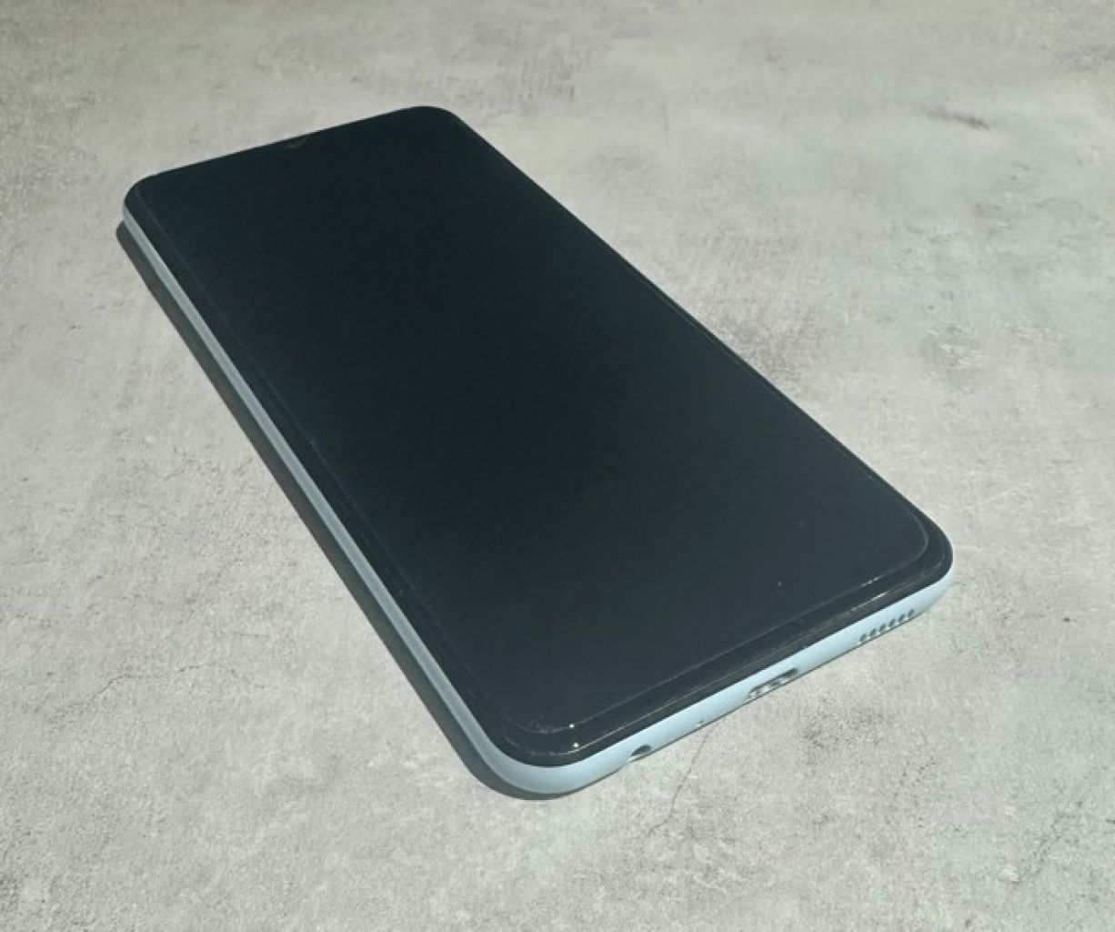 Samsung Galaxy M13 4 GB RAM 64 GB Light Blue neuwertig