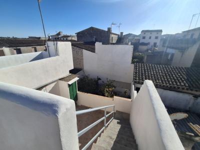 Renovated and large village house with courtyard, terraces in Porreres --- DH 25