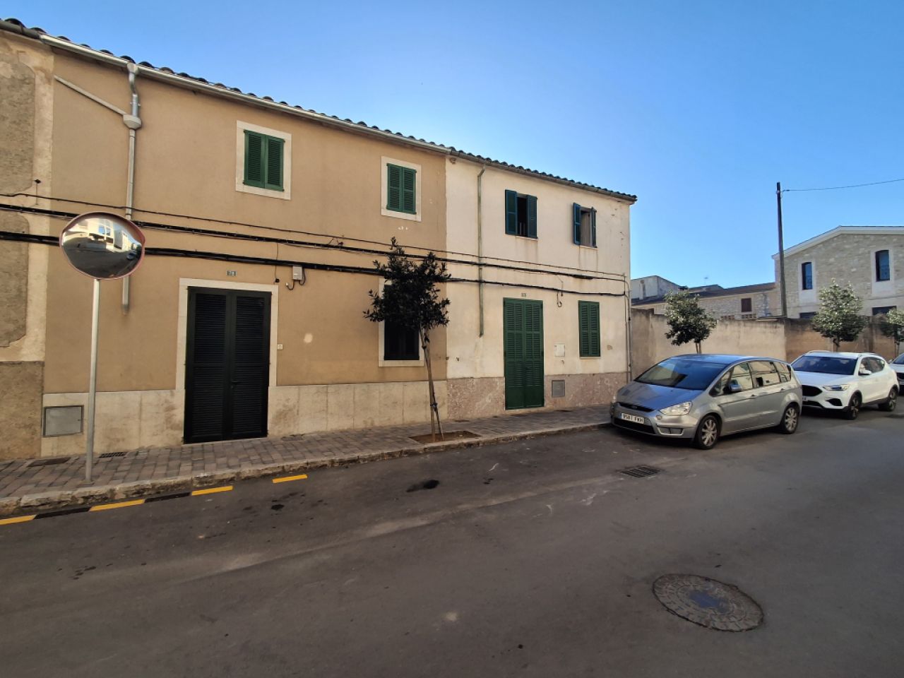 Renovated and large village house with courtyard, terraces in Porreres --- DH 25