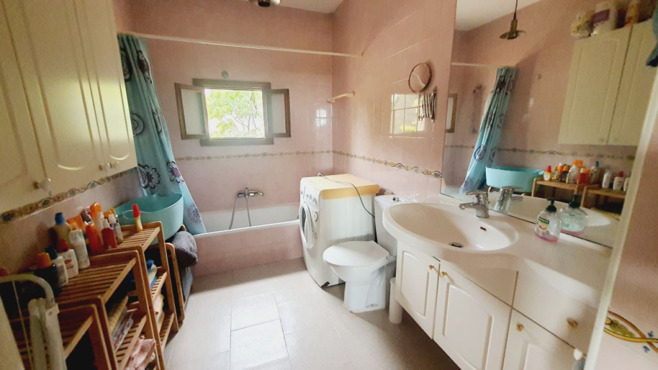 SANT JOAN (CENTRE OF THE ISLAND): Charming finca with pool, private well, guest apartment and 82 m² shed