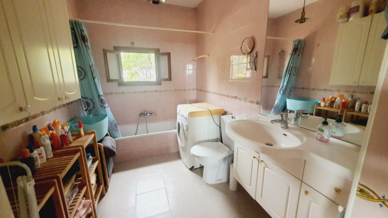 SANT JOAN (CENTRE OF THE ISLAND): Charming finca with pool, private well, guest apartment and 82 m² shed